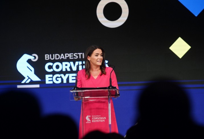 Novák Katalin köztársasági elnök beszédet mond a Budapesti Corvinus Egyetem tanévnyitó ünnepségén a Várkert Bazárban 2022. augusztus 28-án. MTI/Bruzák Noémi