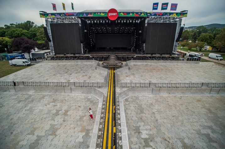 A nagyszínpad a Hajógyári-szigeten a 29. Sziget fesztivál kezdete előtti napon - MTI/Balogh Zoltán
